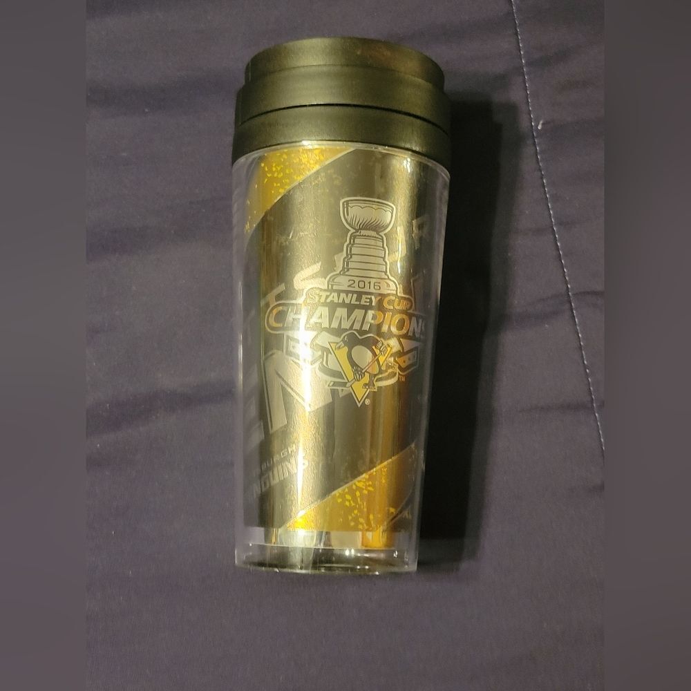 2016 PITTSBURGH PENGUINS STANLEY CUP CHAMPION MUG